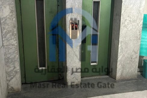 شقة للبيع على شارع الطيران الرئيسي – أمام وزارة الدفاع مباشرة