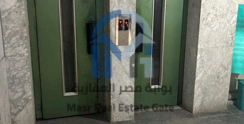 شقة للبيع على شارع الطيران الرئيسي – أمام وزارة الدفاع مباشرة