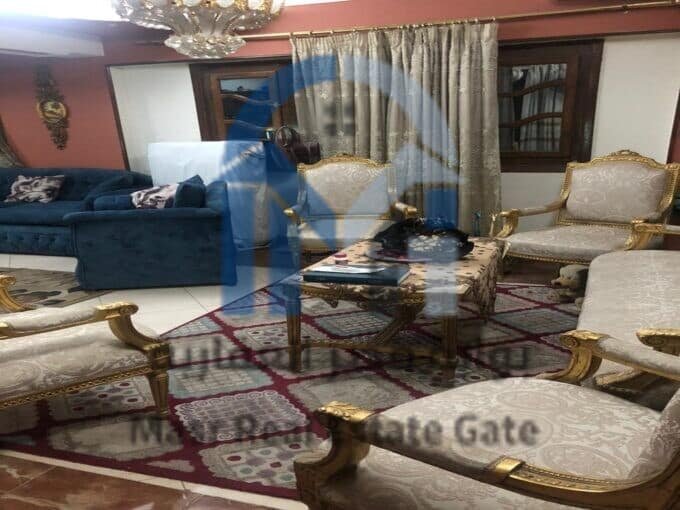 شقة للبيع في شارع طه حسين 🏡 شقة للبيع في شارع طه حسين – موقع مميز جدًا وعلى الشارع العمومي مباشرة! فرصة مميزة لامتلاك شقة في أرقى مواقع شارع طه حسين.. أمام وابور النور وبجوار باتشينوس، بالدور السادس وأسانسير! 🔥 فرصة مميزة للسكن أو الاستثمار في موقع حيوي بالقرب من أهم المعالم والخدمات. 📍 الموقع: شارع طه حسين. على الشارع العمومي مباشرة. أمام وابور النور. بجوار باتشينوس. شارع مميز جدًا. 🏠 مواصفات الشقق: غرفتين نوم. ريسبشن 3 قطع. المساحة: 120 متر مربع. الدور السادس. العمارة مكونة من 10 أدوار. يوجد أسانسير. 💰 السعر المطلوب: 3,000,000 جنيه. 📞 للتواصل والاستفسار والمعاينة: 01011467521 🌐 منصة بوابة مصر العقارية بوابتك إلى عالم العقارات 🏡 اعرض عقارك مجانًا عبر موقعنا: شقة للبيع في شارع طه حسين